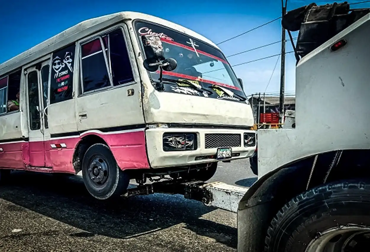 Envían al depósito 20 vehículos informales de Acho y Santa Anita