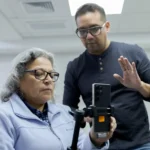 Hackatón Plateada 2026: Buscan ideas de universitarios para mejorar la vida de personas mayores de 50 años