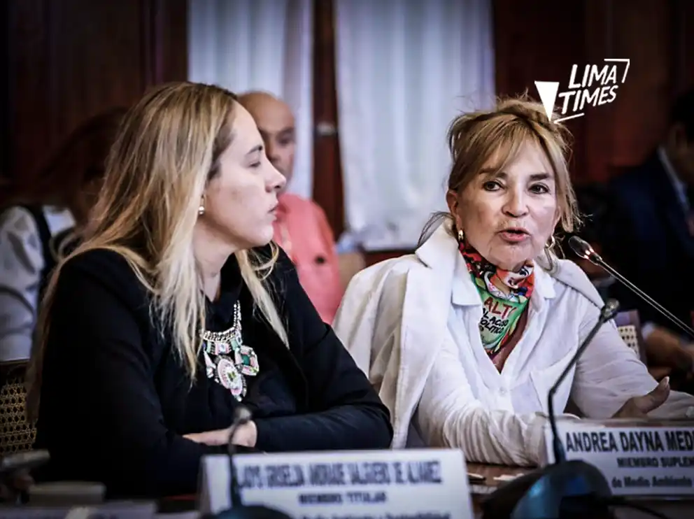 Jeenny Samanez y andrea medina congreso partido obras keiko fujimori facultades
